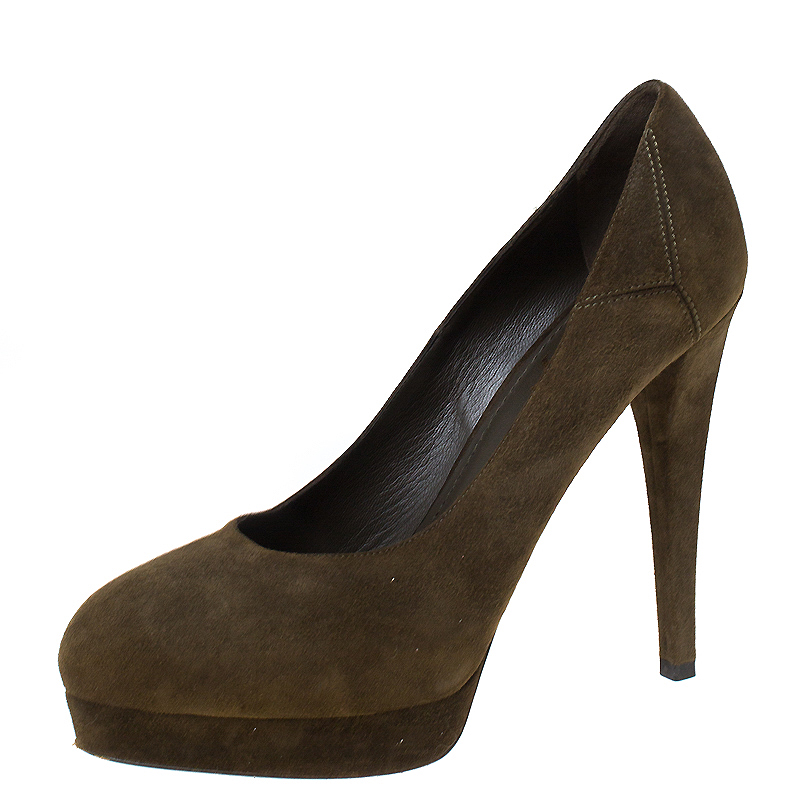 Beautifully designed this pair of dark green pumps feature a soft suede body. Saint Laurent Paris is known for its classy designs just like this pair of pumps. They feature platforms leather insoles and 12.5 cm high heels.