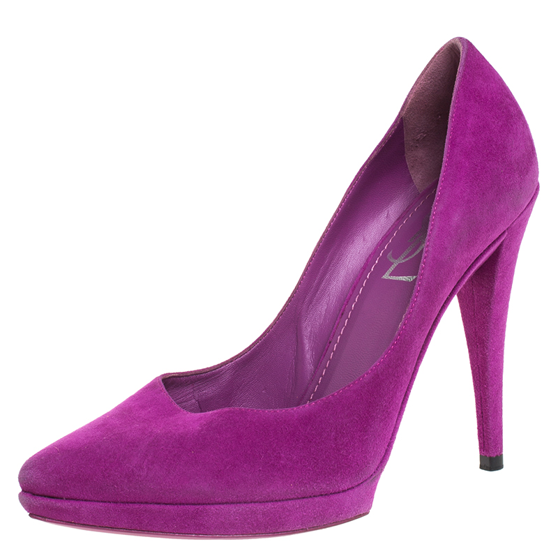 Youll love to flaunt these smart and stylish Janis pumps from Saint Laurent Paris. The purple pumps are crafted from suede and feature an elegant silhouette. They flaunt pointed toes 11.5 cm high heels and leather lined insoles. The solid platforms help you walk comfortably.