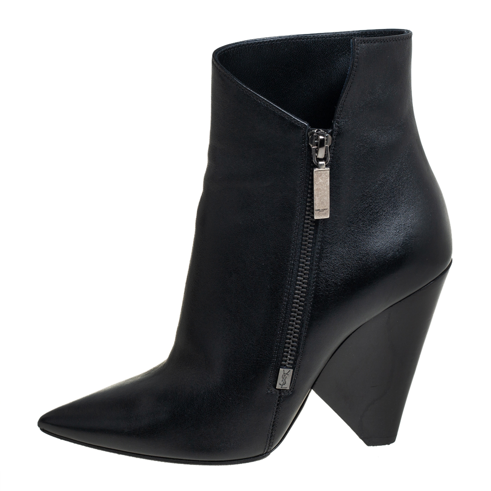 

Saint Laurent Black Leather Pointed Toe Ankle Boots Size