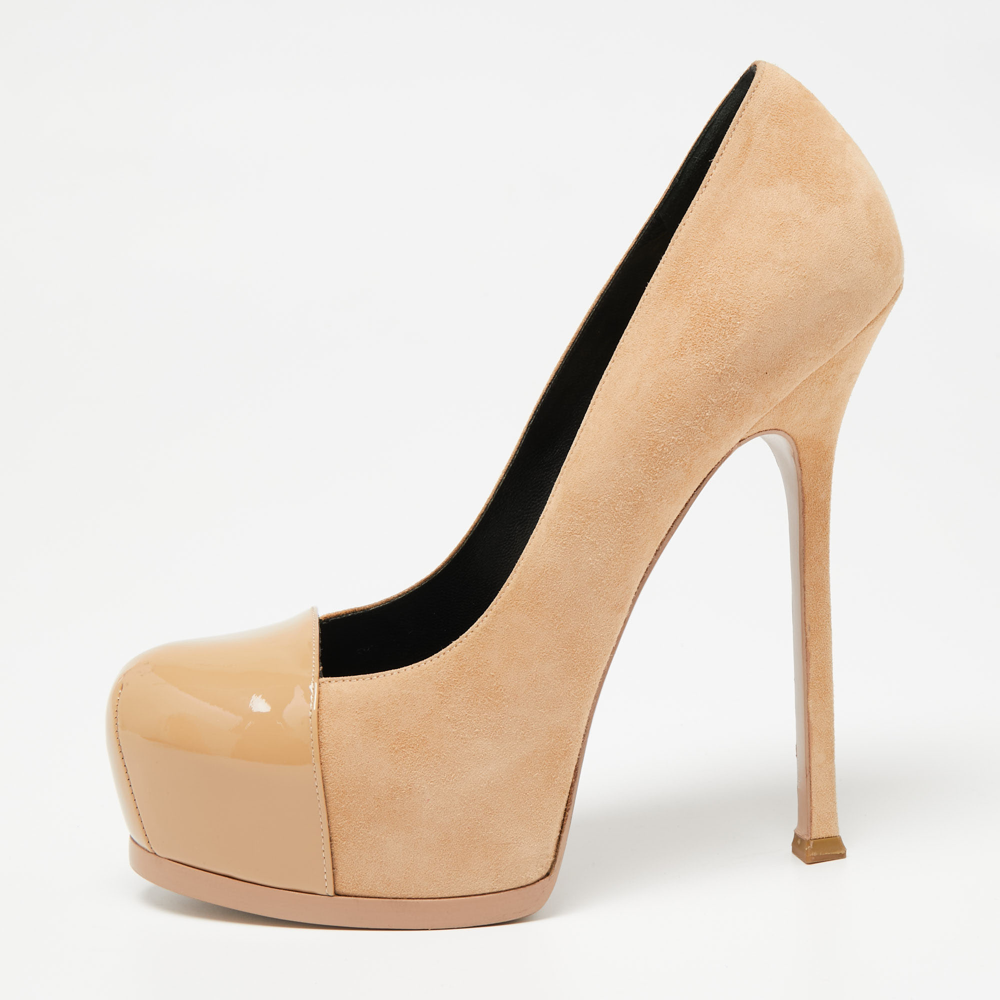 Fashionable and chic these Tribtoo pumps from Saint Laurent will cut an alluring silhouette from day to night. Crafted from patent leather and suede the pumps have a beige shade concealed platforms and 15.5 cm heels.