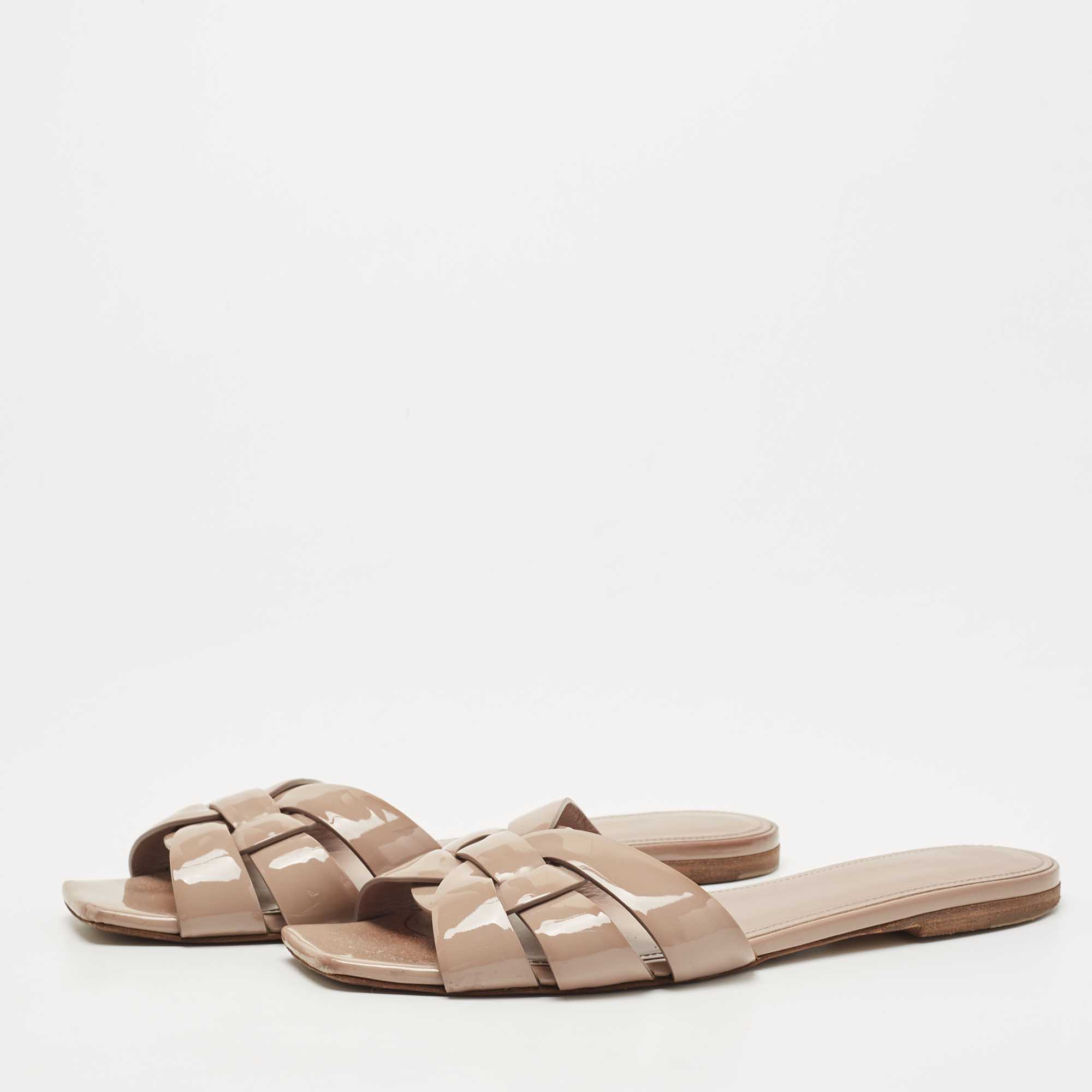 

Saint Laurent Beige Patent Leather Tribute Flat Slides Size