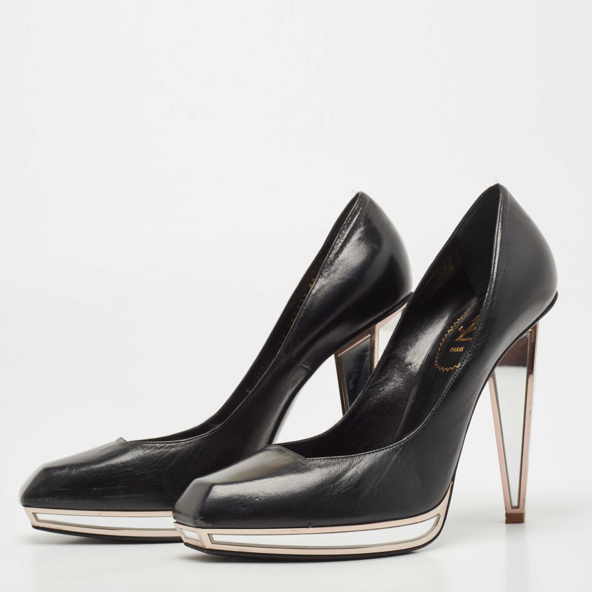 

Saint Laurent Black Leather Square Toe Pumps Size