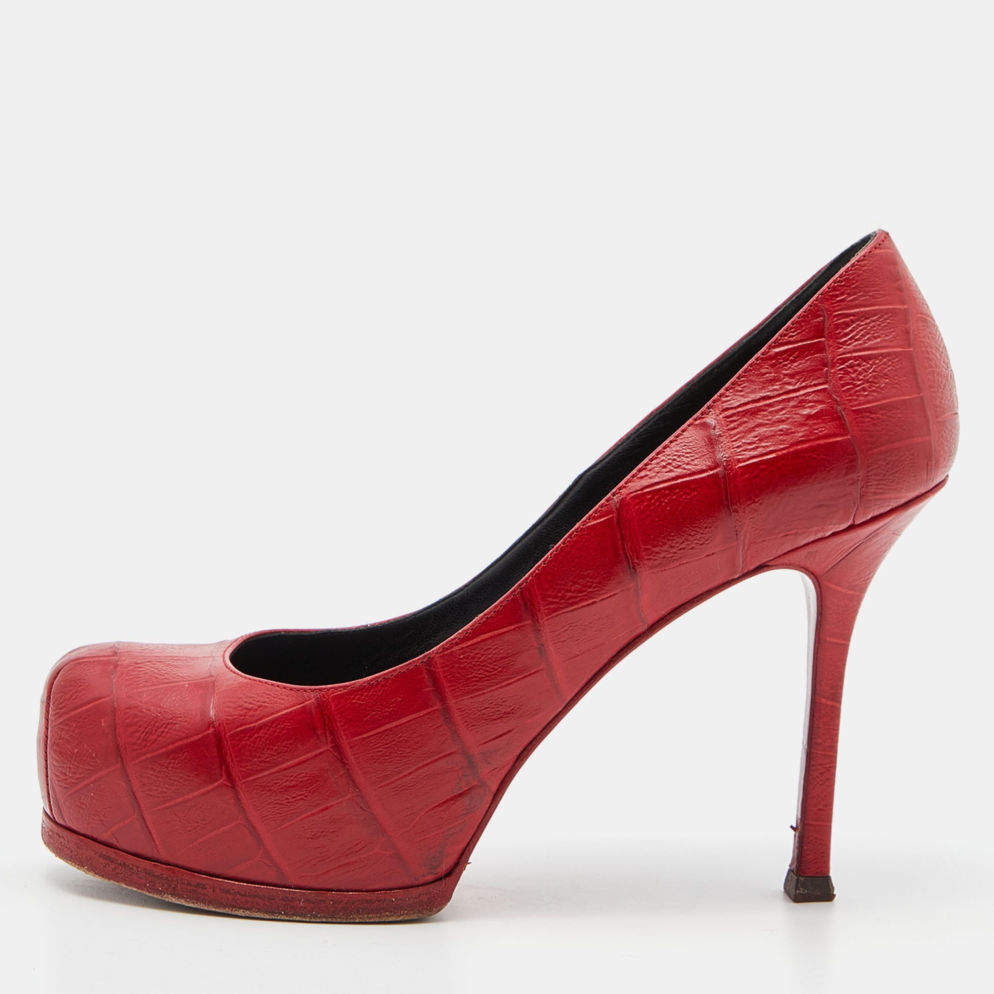 Fashionable and chic these Tribtoo pumps from Saint Laurent will cut an alluring silhouette from day to night. Crafted from leather the pumps have a red shade concealed platforms and 11 cm heels.