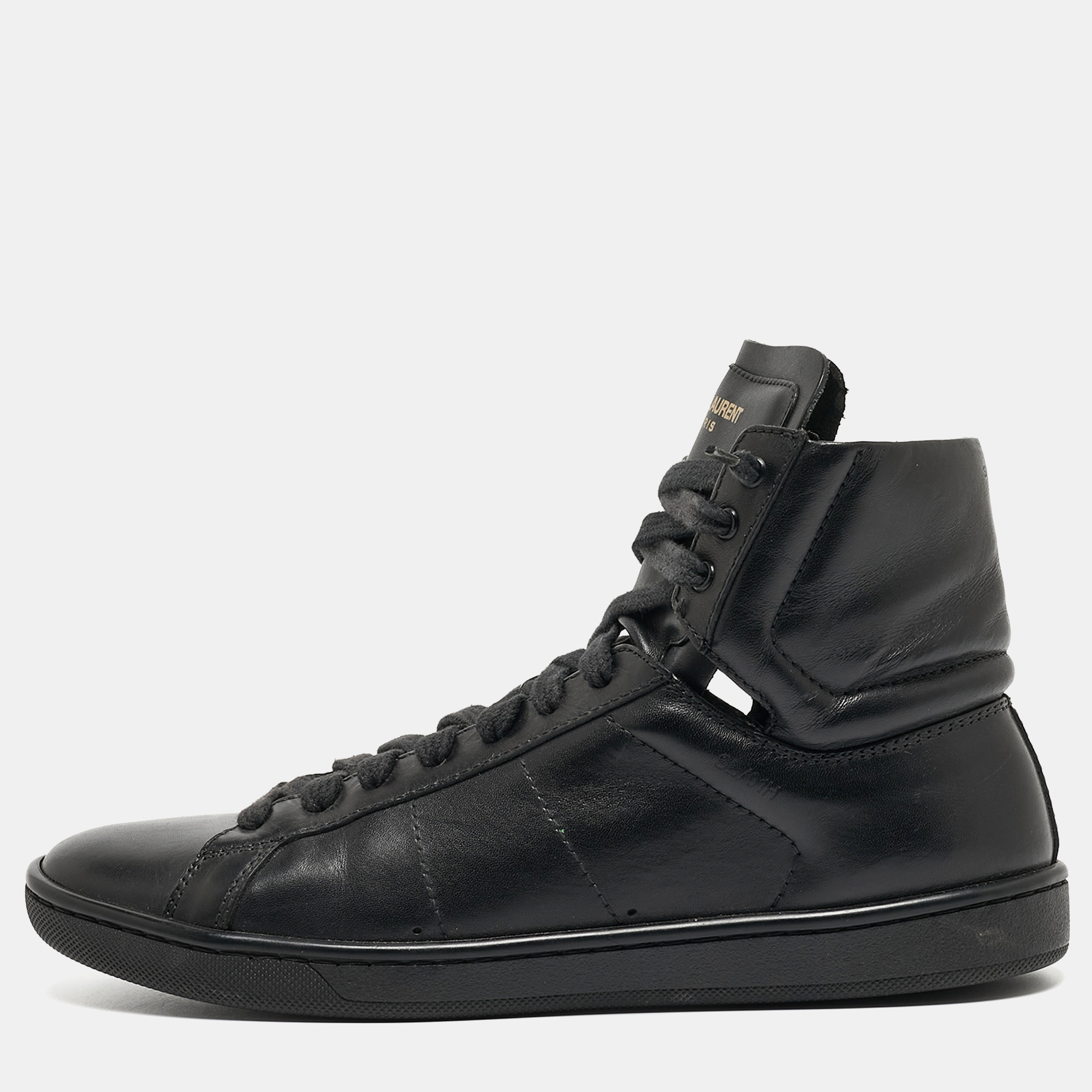 Upgrade your style with these Saint Laurent black sneakers. Meticulously designed for fashion and comfort theyre the ideal choice for a trendy and comfortable stride.