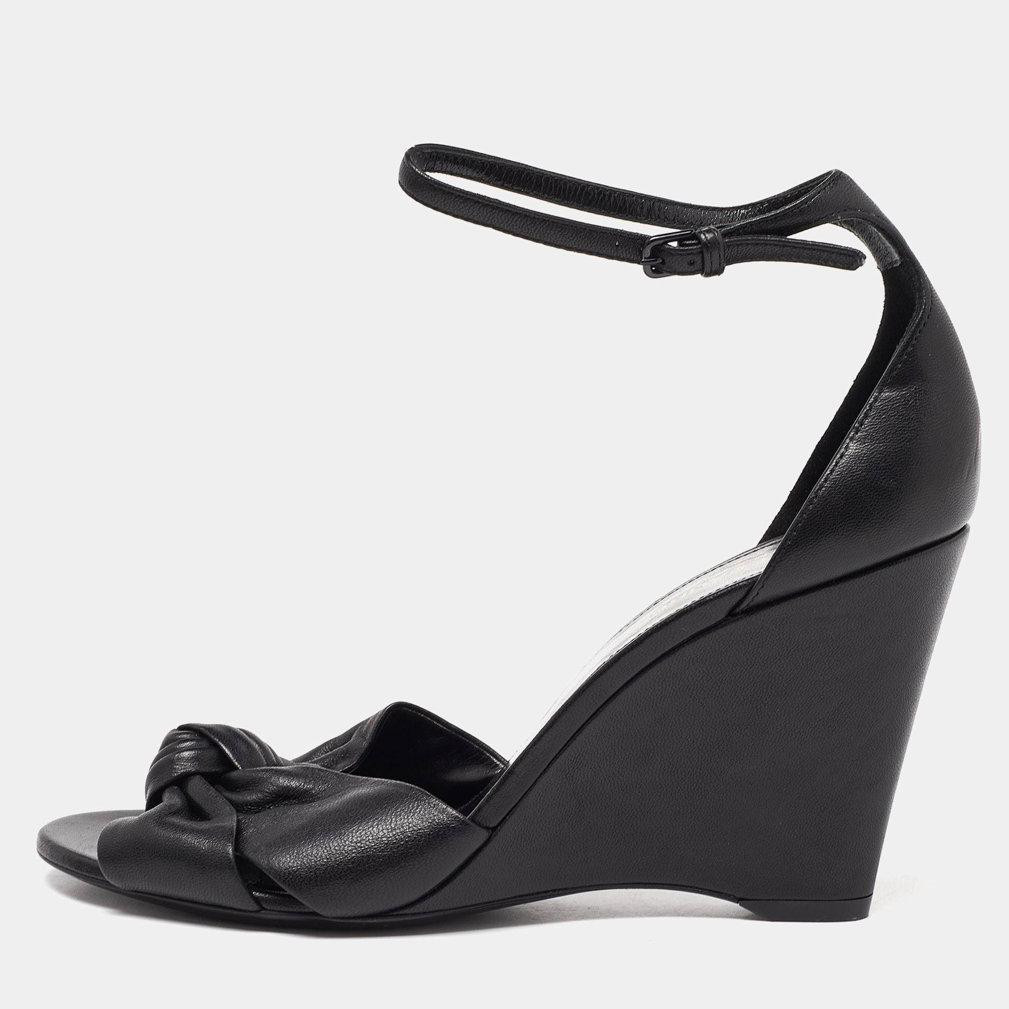 Lend an elegant finish to your look of the day with these Saint Laurent leather sandals. They feature open toes ankle strap closure and wedge heels.