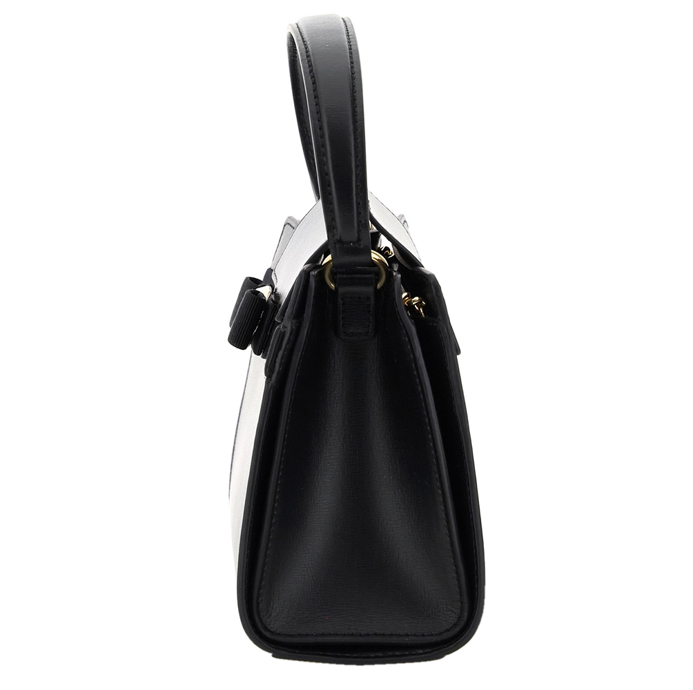 

Salvatore Ferragamo Black Leathre Vara New Bag