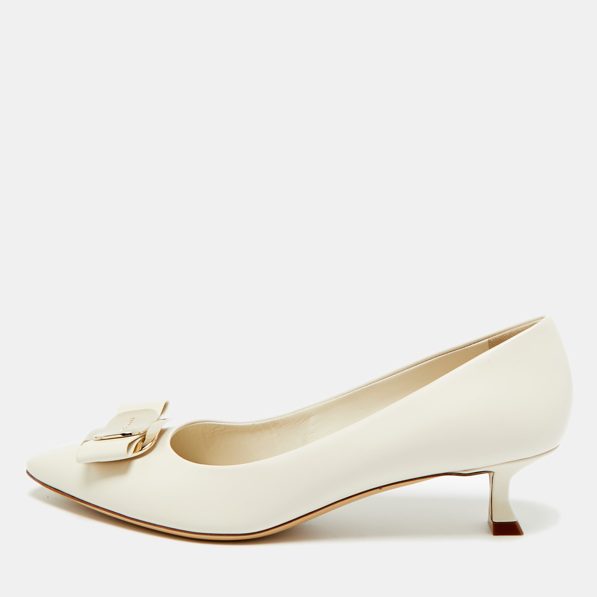 FERRAGAMO Pre-owned Cream Leather Vara Plate Pumps Size 39.5 In White