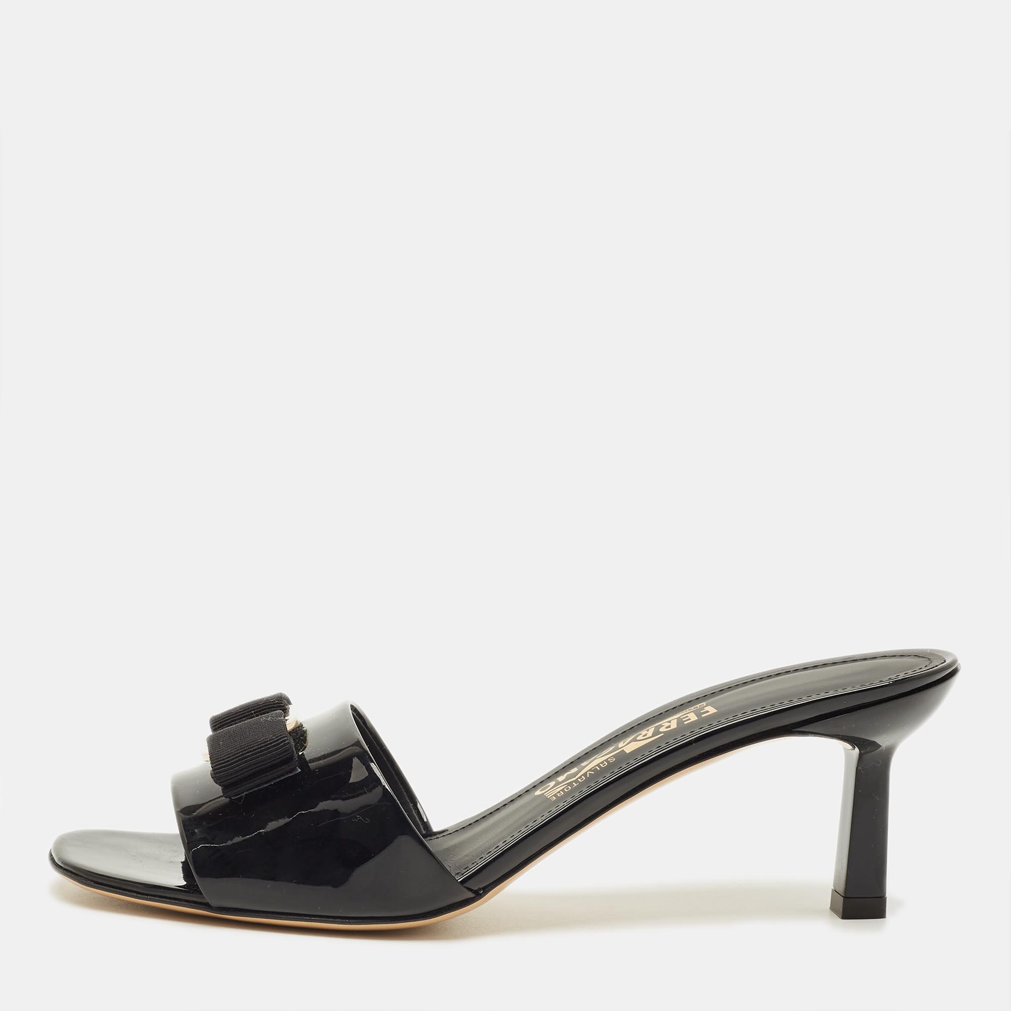 Pre-owned Ferragamo Vara Bow Size 39.5 Black Patent Leather Slide Sandals