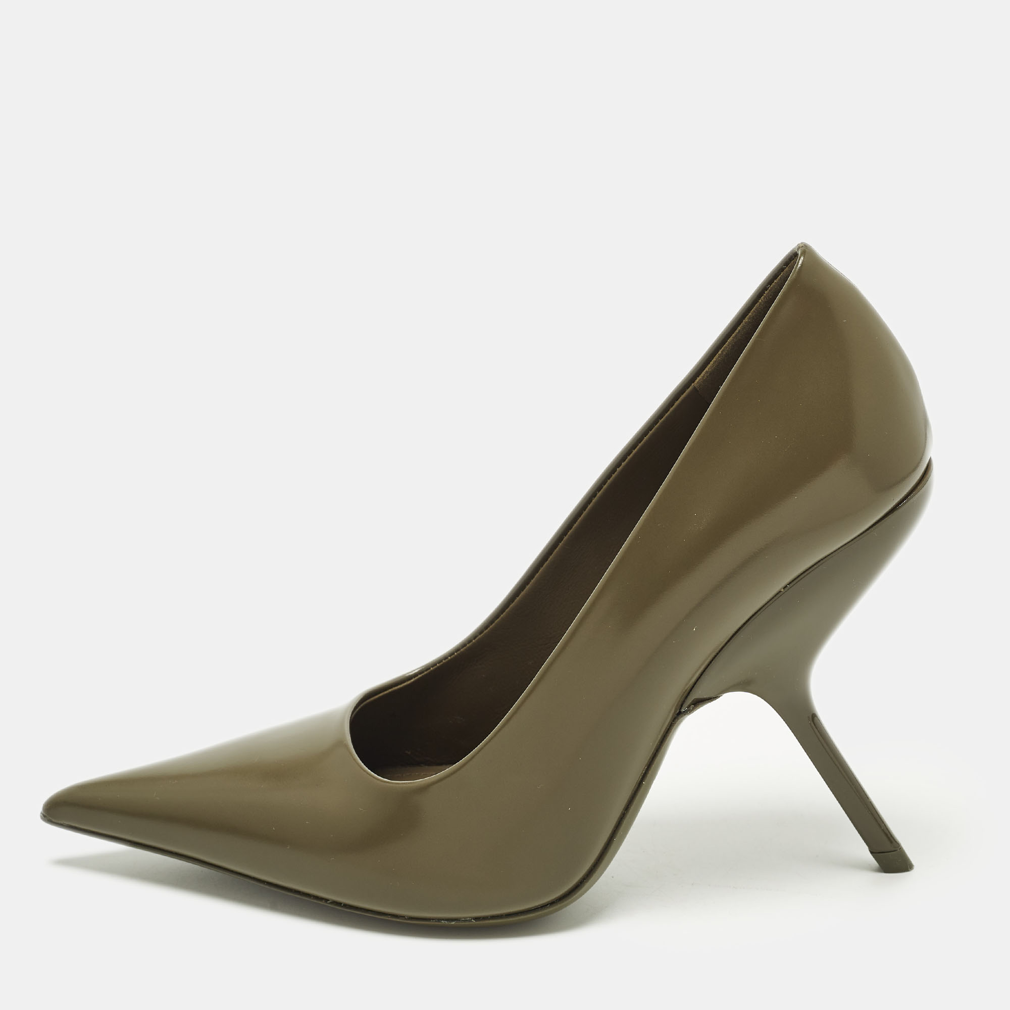 

Salvatore Ferragamo Size 35.5 Green Leather Pointed Toe Pumps