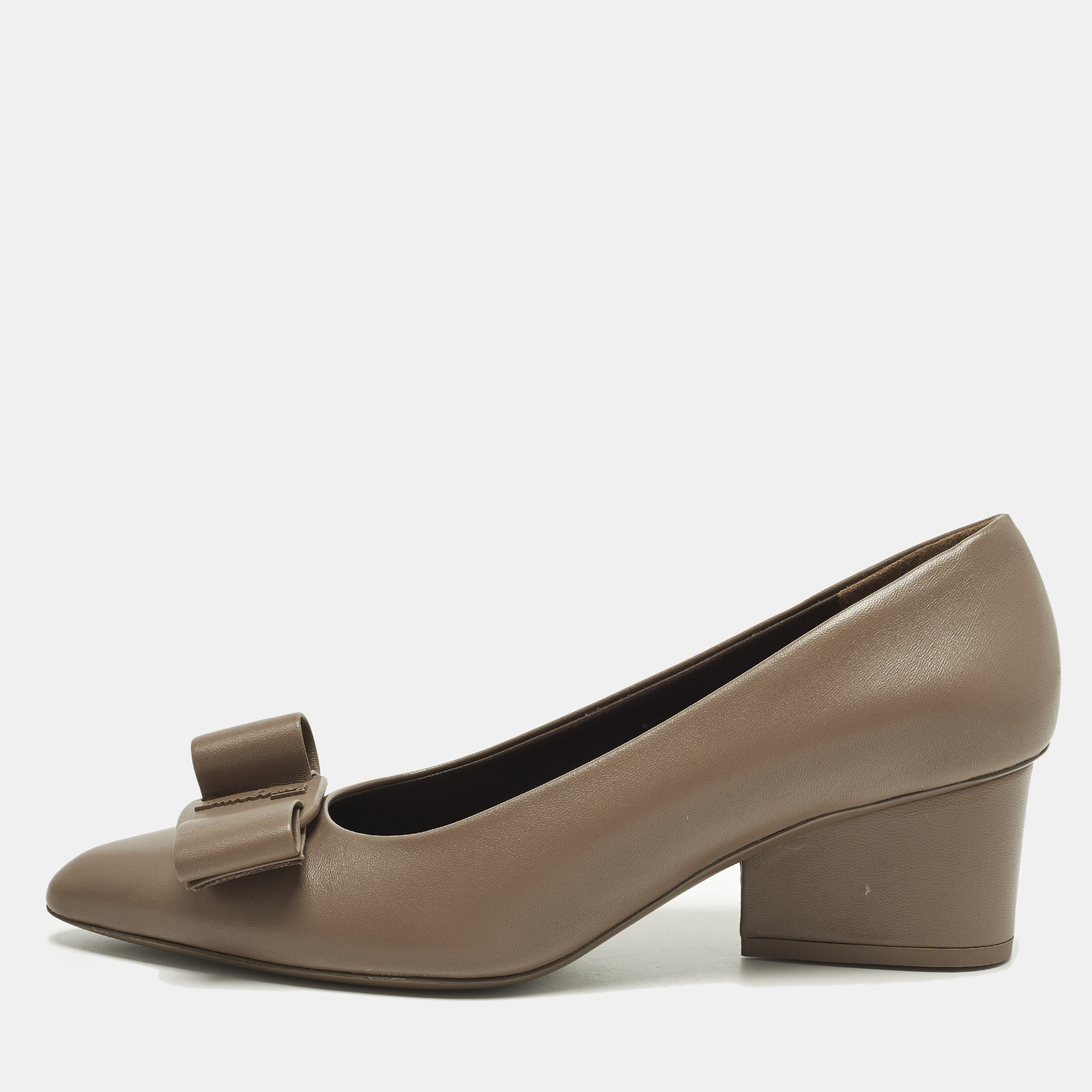 

Salvatore Ferragamo viva bow Size 40 Grey Leather Block Heel Pumps