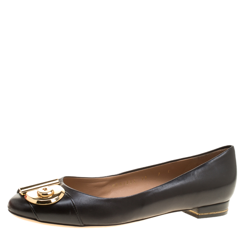 مملوكة مسبقًا Salvatore Ferragamo Black Leather Fiamma Keyhole Ballet Flats Size 37.5