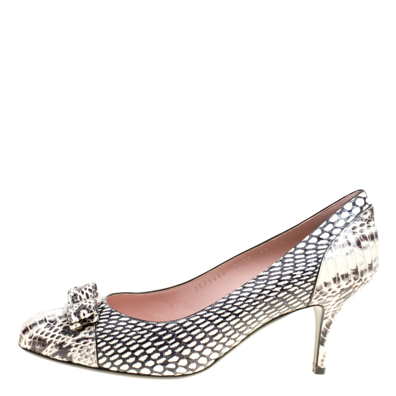 

Salvatore Ferragamo Monochrome Snakeskin Leather Carla Pumps Size, Black