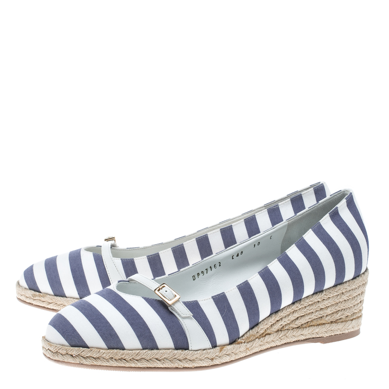 Salvatore Ferragamo Two Tone Striped Canvas Audrey Wedge Espadrille Pumps Size 40.5 In White