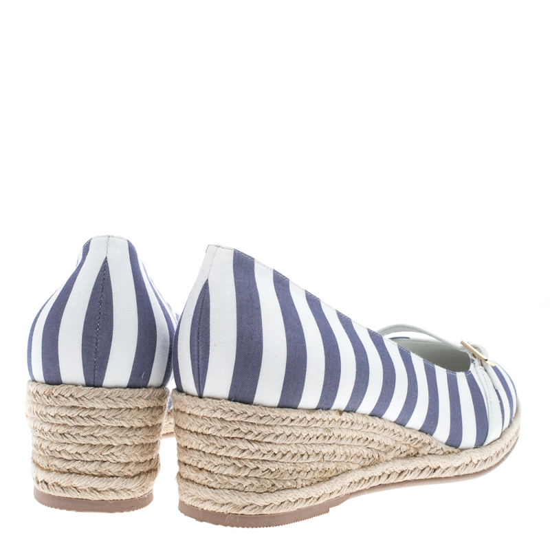 Salvatore Ferragamo Two Tone Striped Canvas Audrey Wedge Espadrille Pumps Size 40.5 In White
