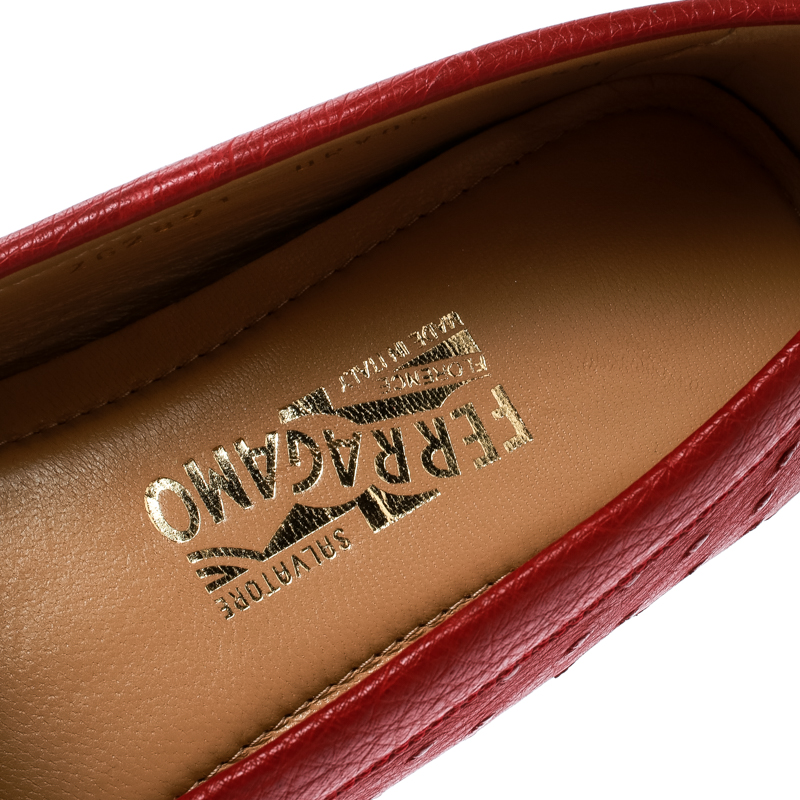 Salvatore Ferragamo Red Ostrich Leather Saba Loafers Size 40