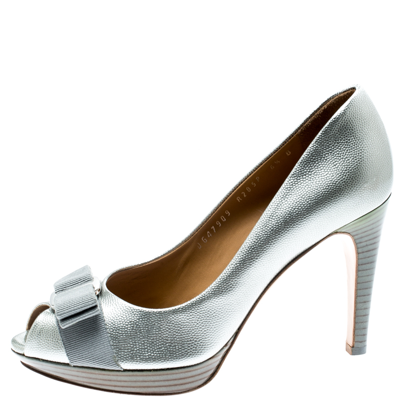 

Salvatore Ferragamo Metallic Silver Textured Patent Leather Vara Bow Peep Toe Pumps Size