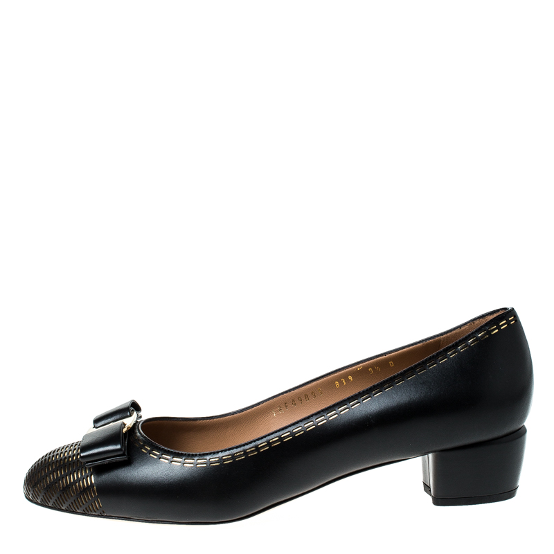

Salvatore Ferragamo Black Leather Vara Bow Pumps Size