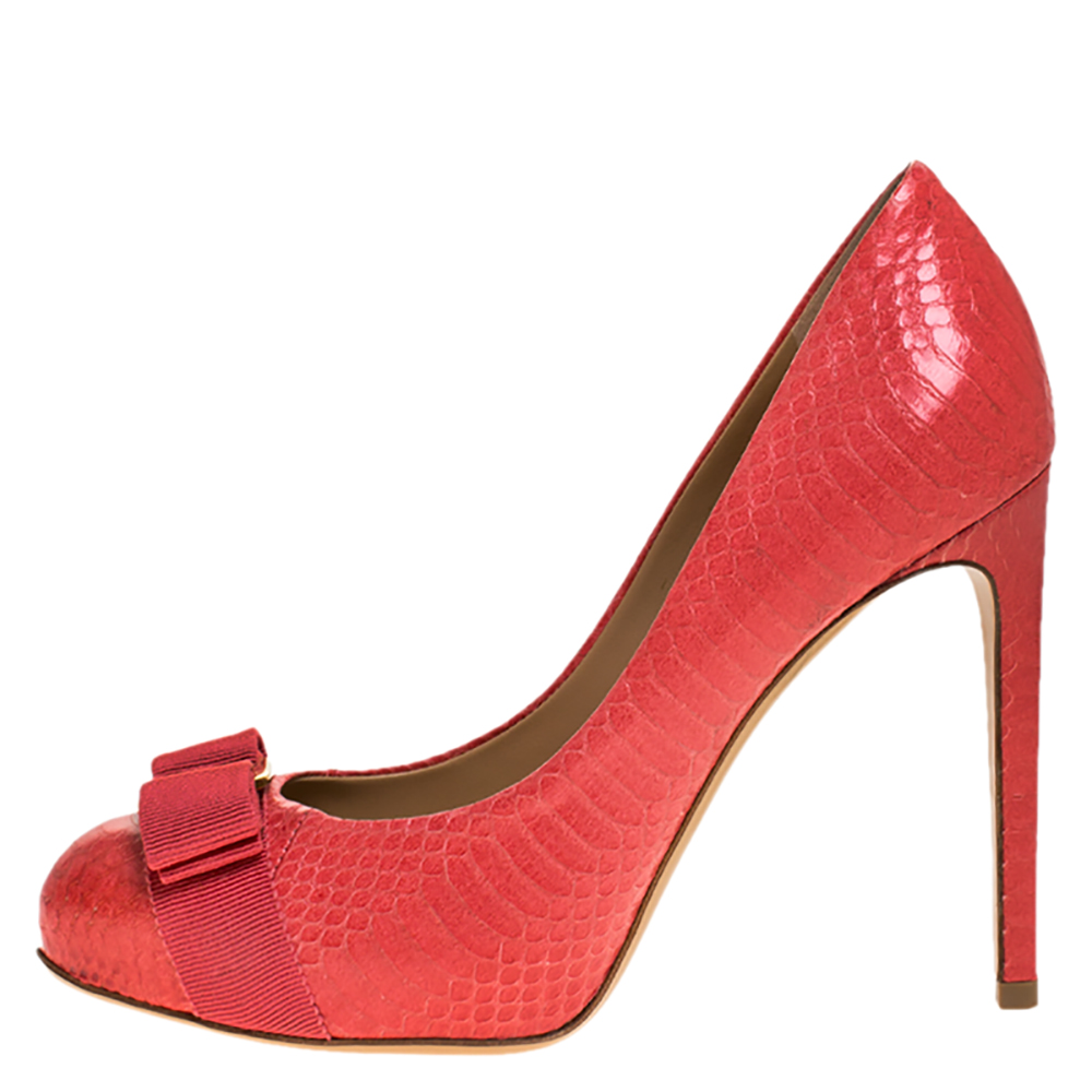 

Salvatore Ferragamo Pink Python Leather Vara Bow Platform Pumps Size