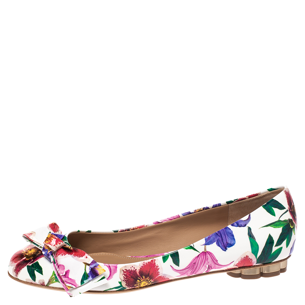 

Salvatore Ferragamo White Floral Print Patent Leather Avola Bow Ballet Flats Size