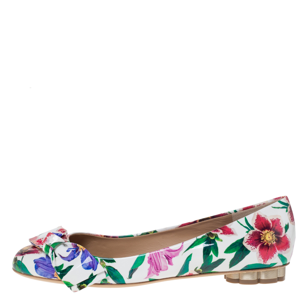 

Salvatore Ferragamo White Floral Print Patent Leather Avola Bow Ballet Flats Size