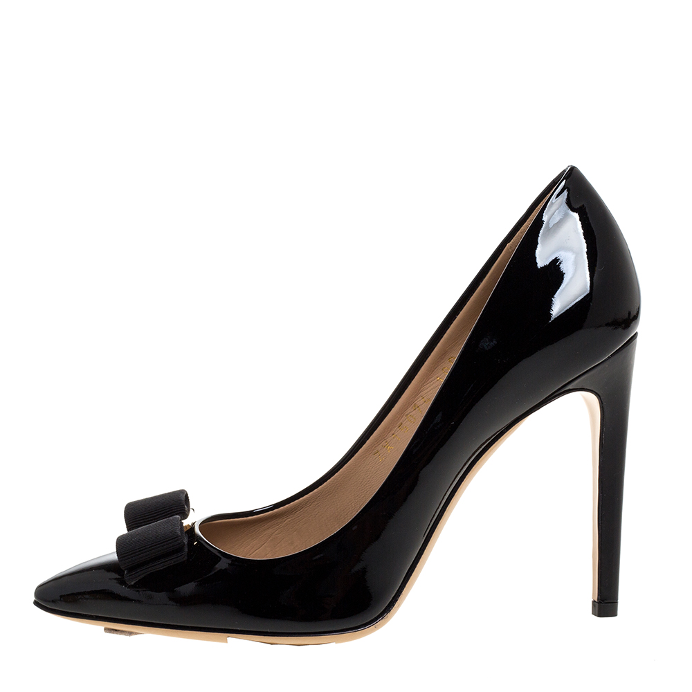 

Salvatore Ferragamo Black Patent Leather Vara Bow Pumps Size