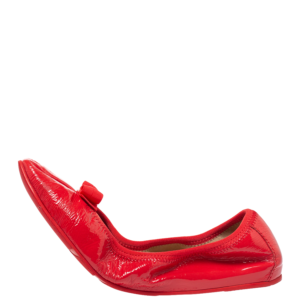 

Salvatore Ferragamo Red Patent Leather Scrunch Bow Ballet Flats Size