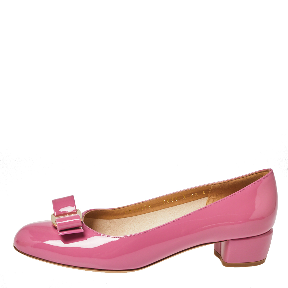 

Salvatore Ferragamo Pink Patent Leather Vara Bow Flats Size