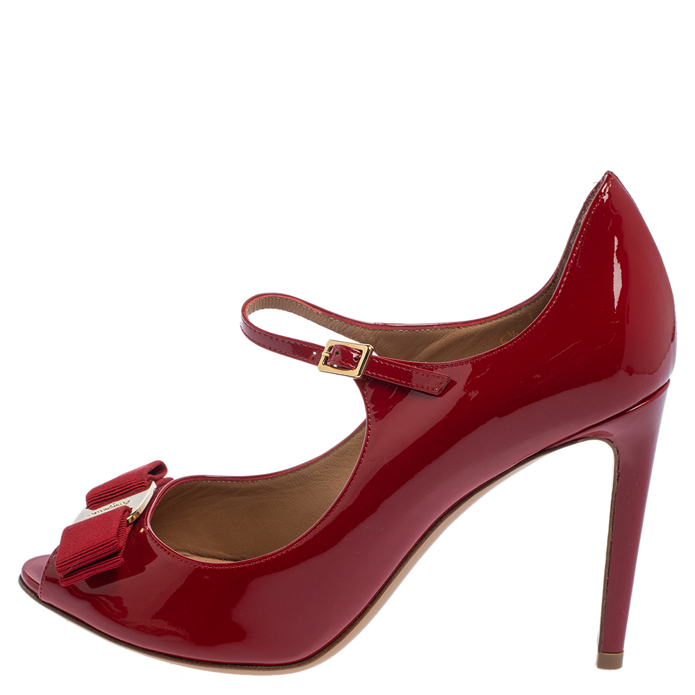 

Salvatore Ferragamo Red Patent Leather Vara Bow Mary Jane Pumps Size
