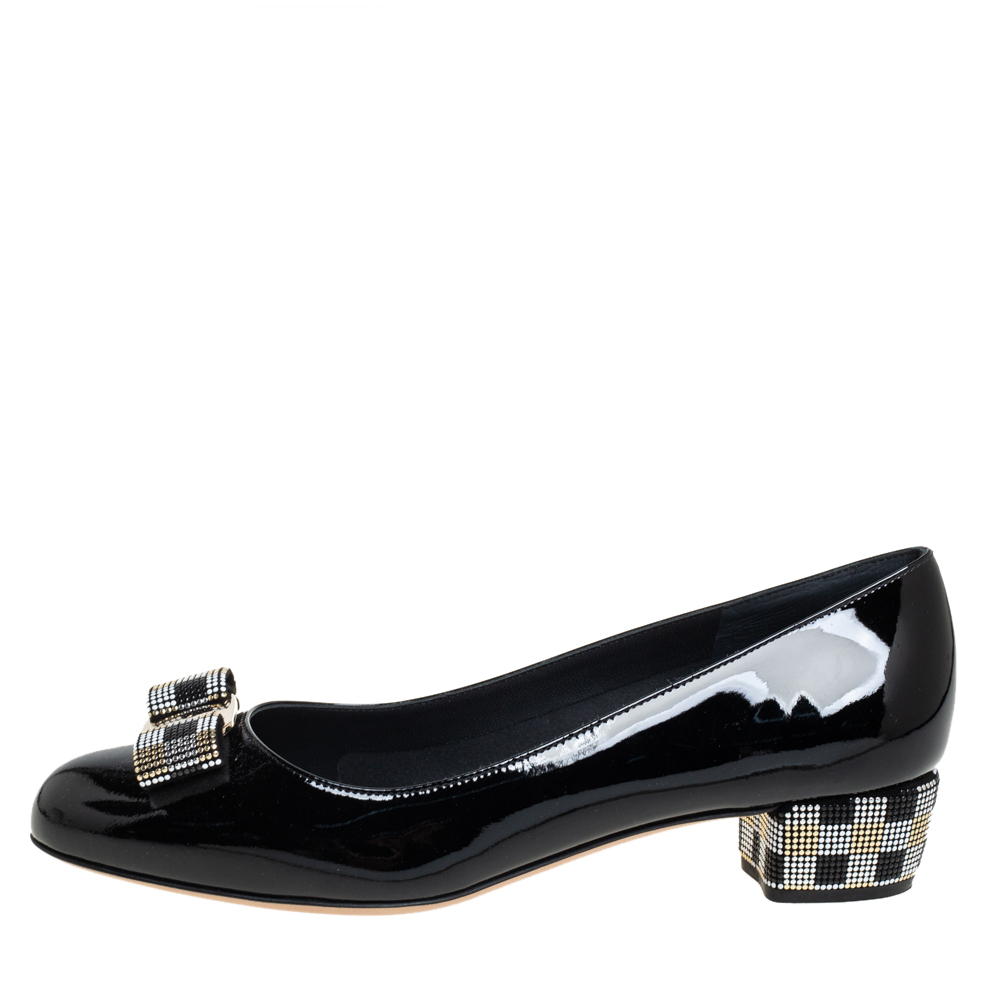 

Salvatore Ferragamo Black Patent Leather Bow Pumps Size