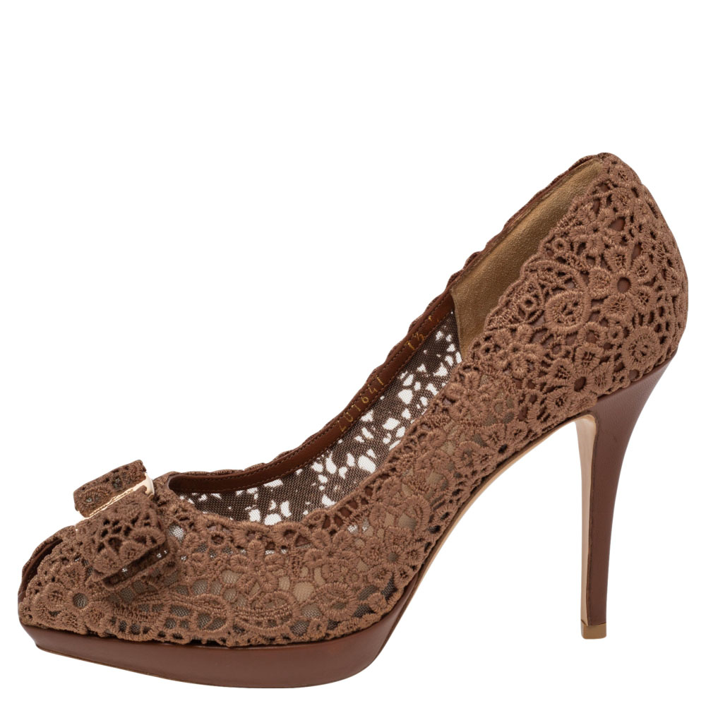 

Salvatore Ferragamo Brown Lace Bonita Platform Peep Toe Pumps Size