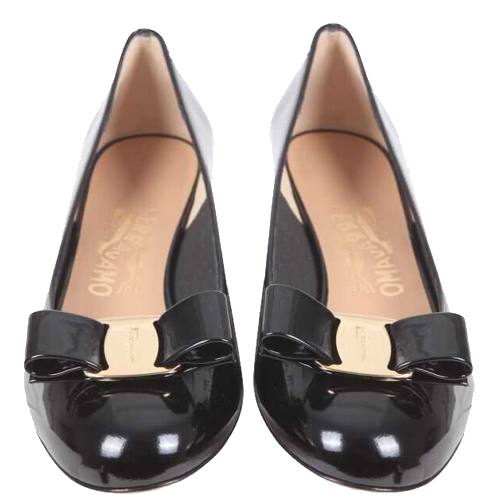 

Salvatore Ferragamo Black Vara Bow Pumps Size US 7/EU