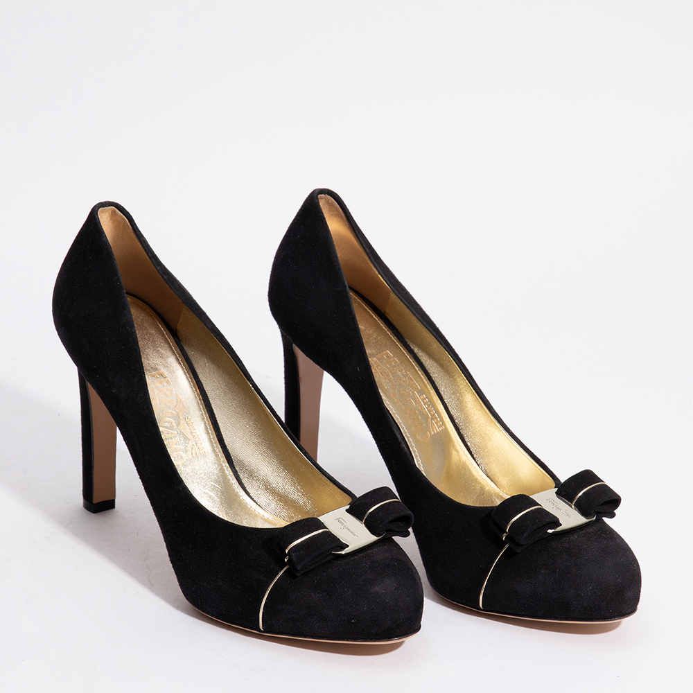 

Salvatore Ferragamo Black Suede Vara Pipping Pumps Size EU