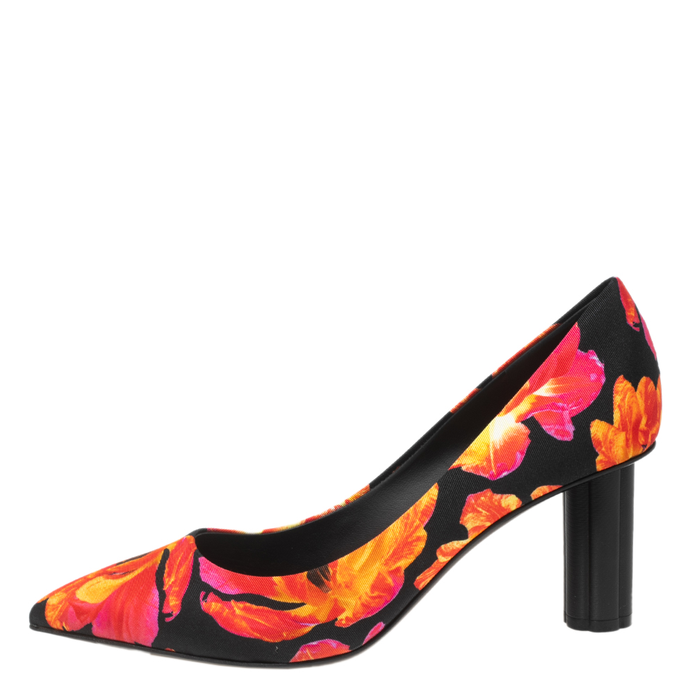 

Salvatore Ferragamo Multicolor Floral Fabric Badia Pointed-Toe Pumps Size