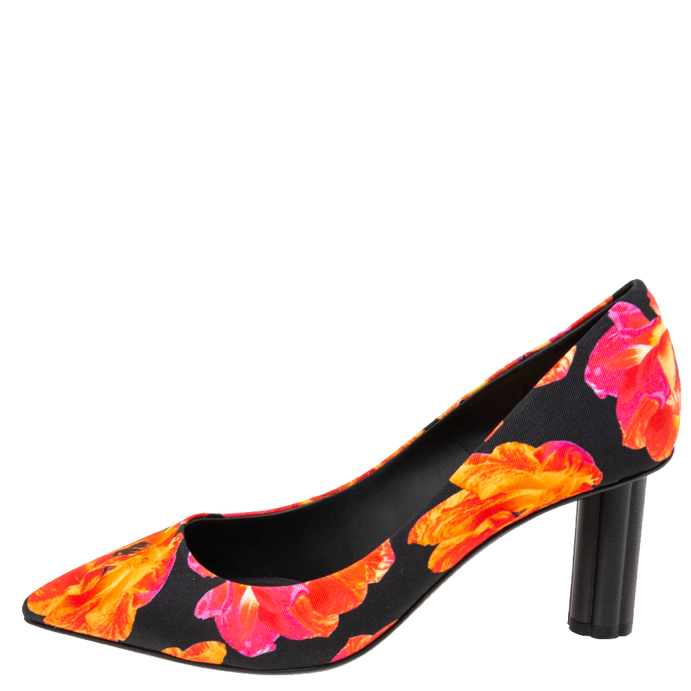 

Salvatore Ferragamo Multicolor Floral Fabric Badia Pumps Size