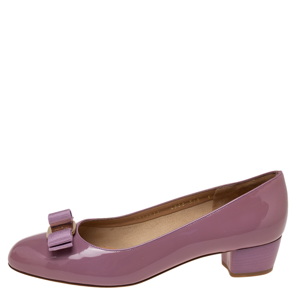 

Salvatore Ferragamo Lilac Patent Leather Vara Bow Pumps Size, Purple