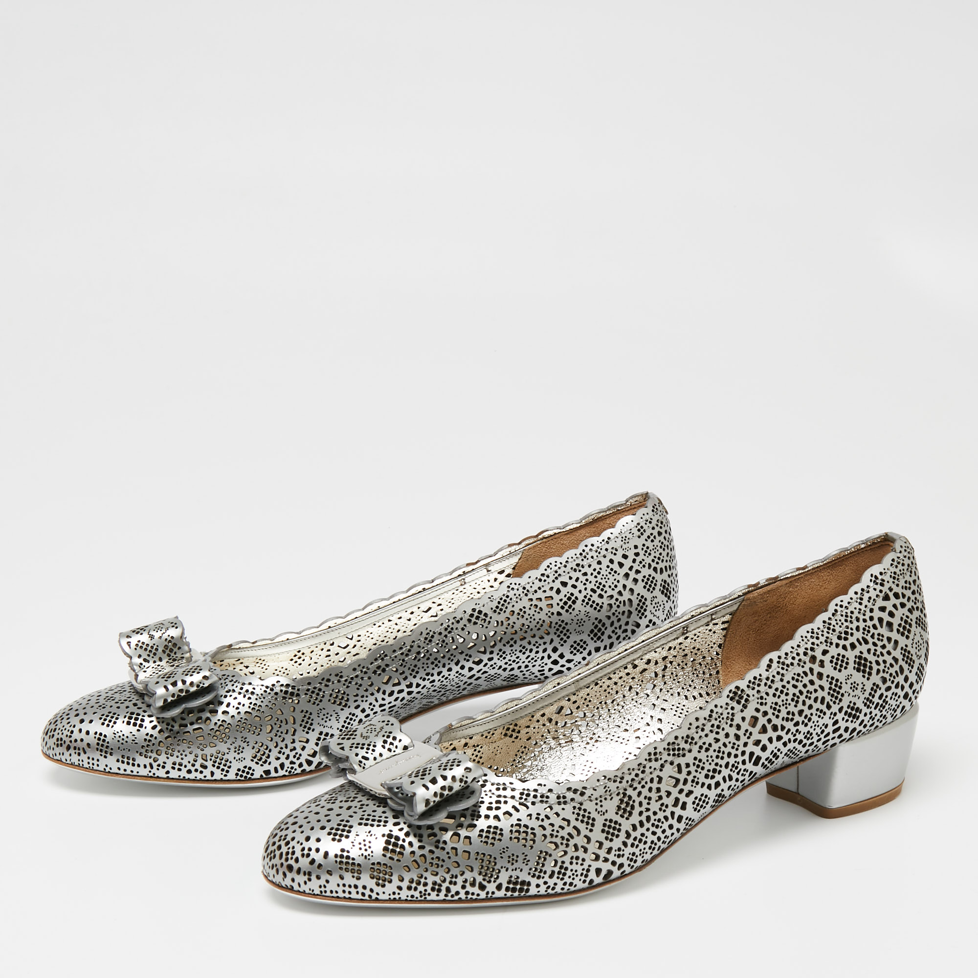 

Salvatore Ferragamo Silver Laser Cut Leather Vara Bow Pumps Size
