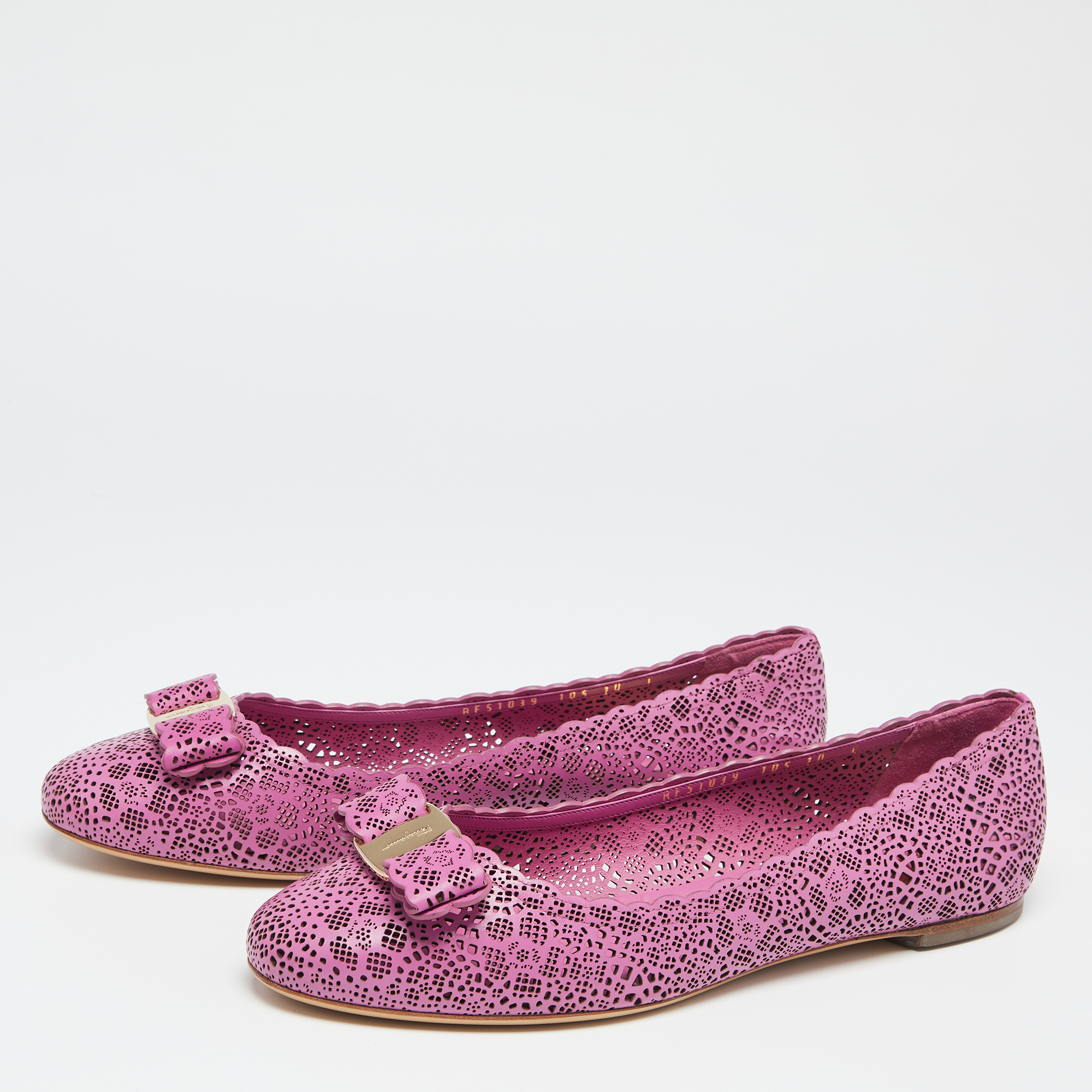 

Salvatore Ferragamo Magenta Lasercut Leather Vara Bow Ballet Flats Size, Purple