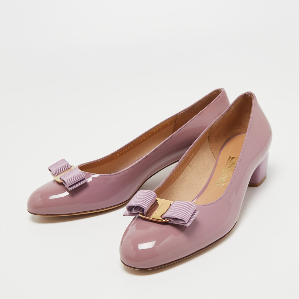 

Salvatore Ferragamo Lilac Patent Leather Vara Bow Pumps Size, Purple