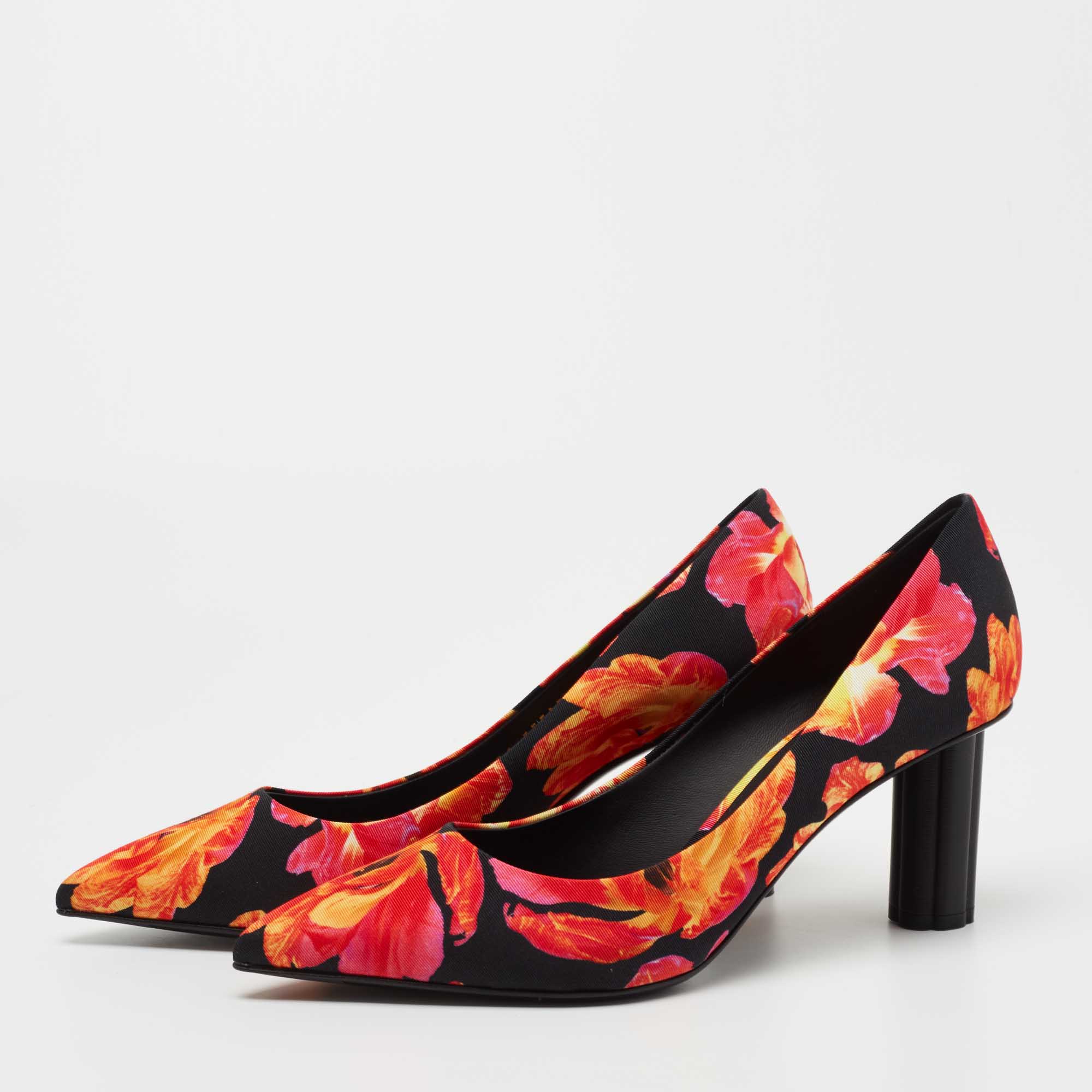 

Salvatore Ferragamo Multicolor Floral Print Canvas Badia Pumps Size