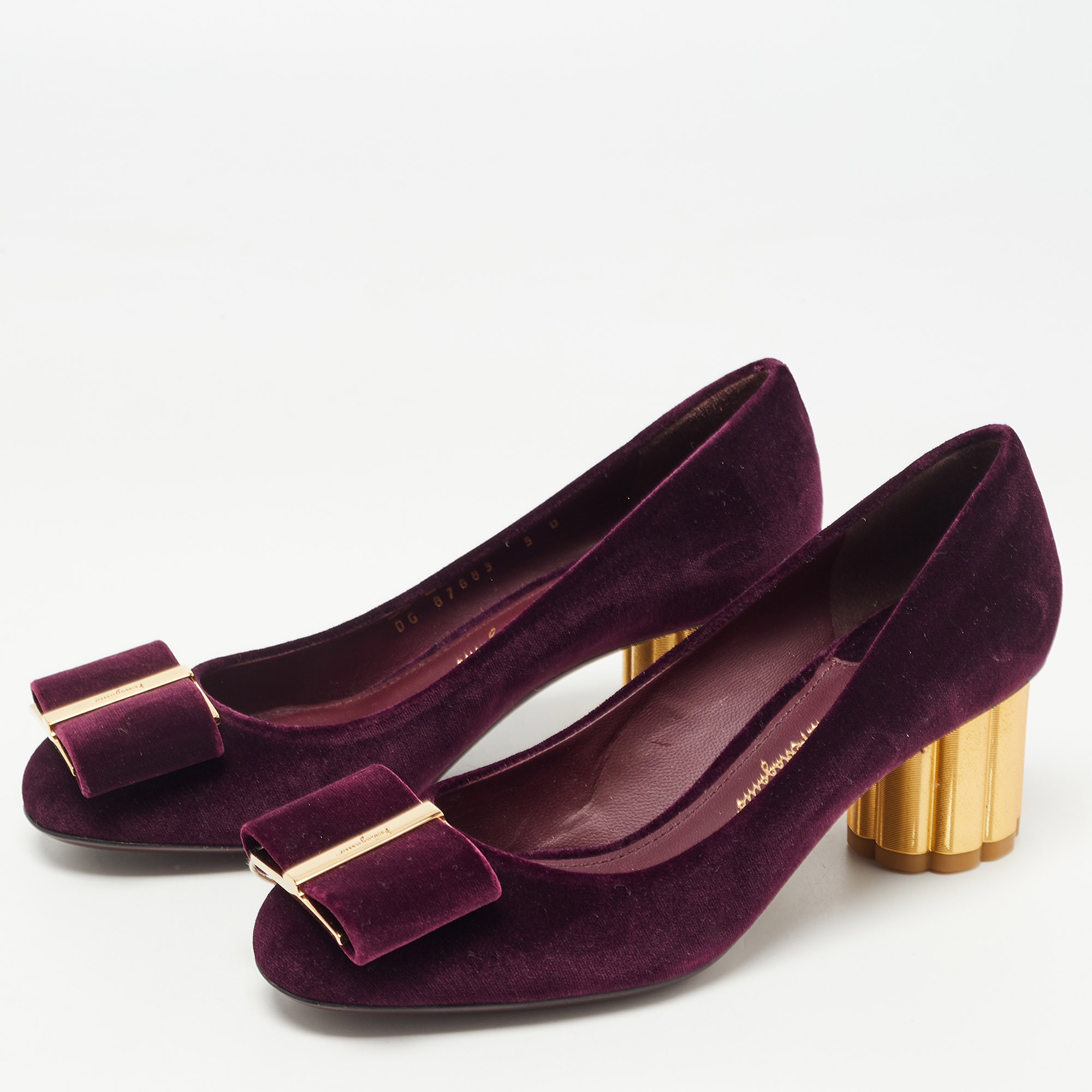 

Salvatore Ferragamo Purple Velvet Capua Pumps Size