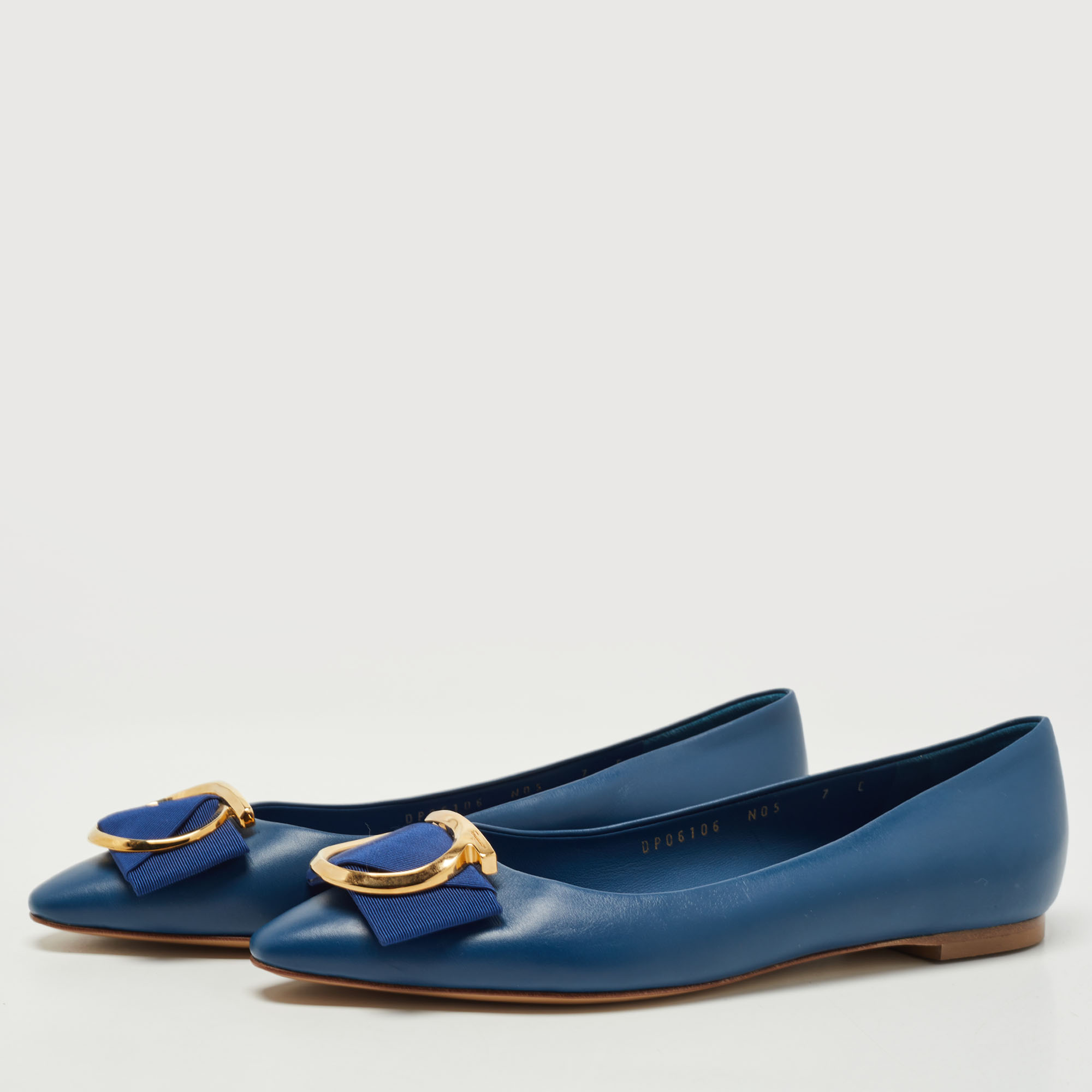 

Salvatore Ferragamo Blue Leather Gancini Ballet Flats Size