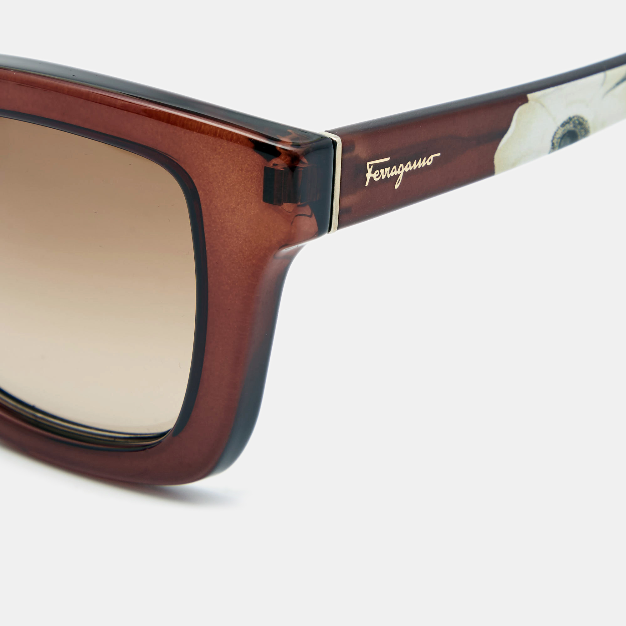 

Salvatore Ferragamo Brown SF858S Gradient Square Sunglasses