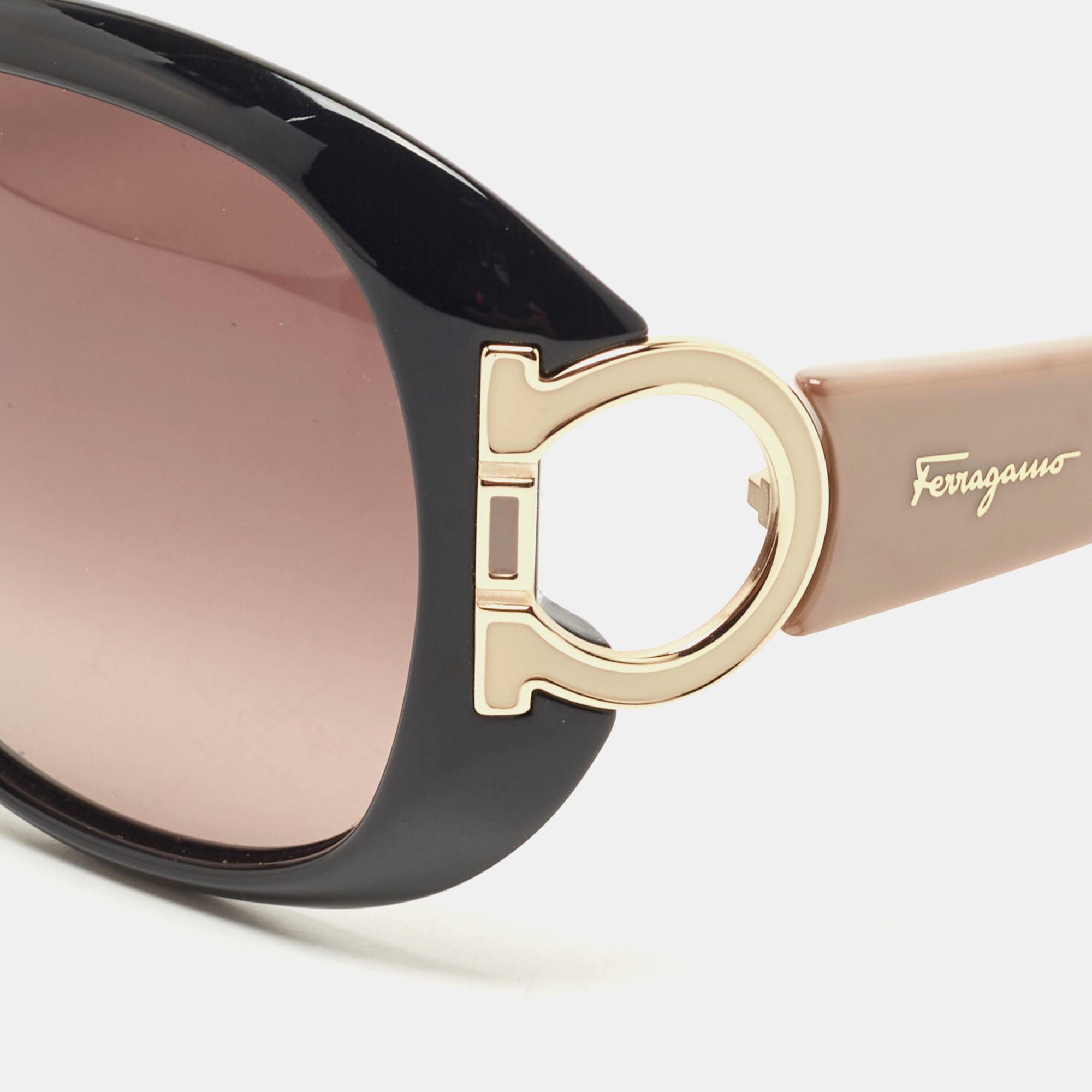 

Salvatore Ferragamo Black Gancini Gradient Oval Sunglasses