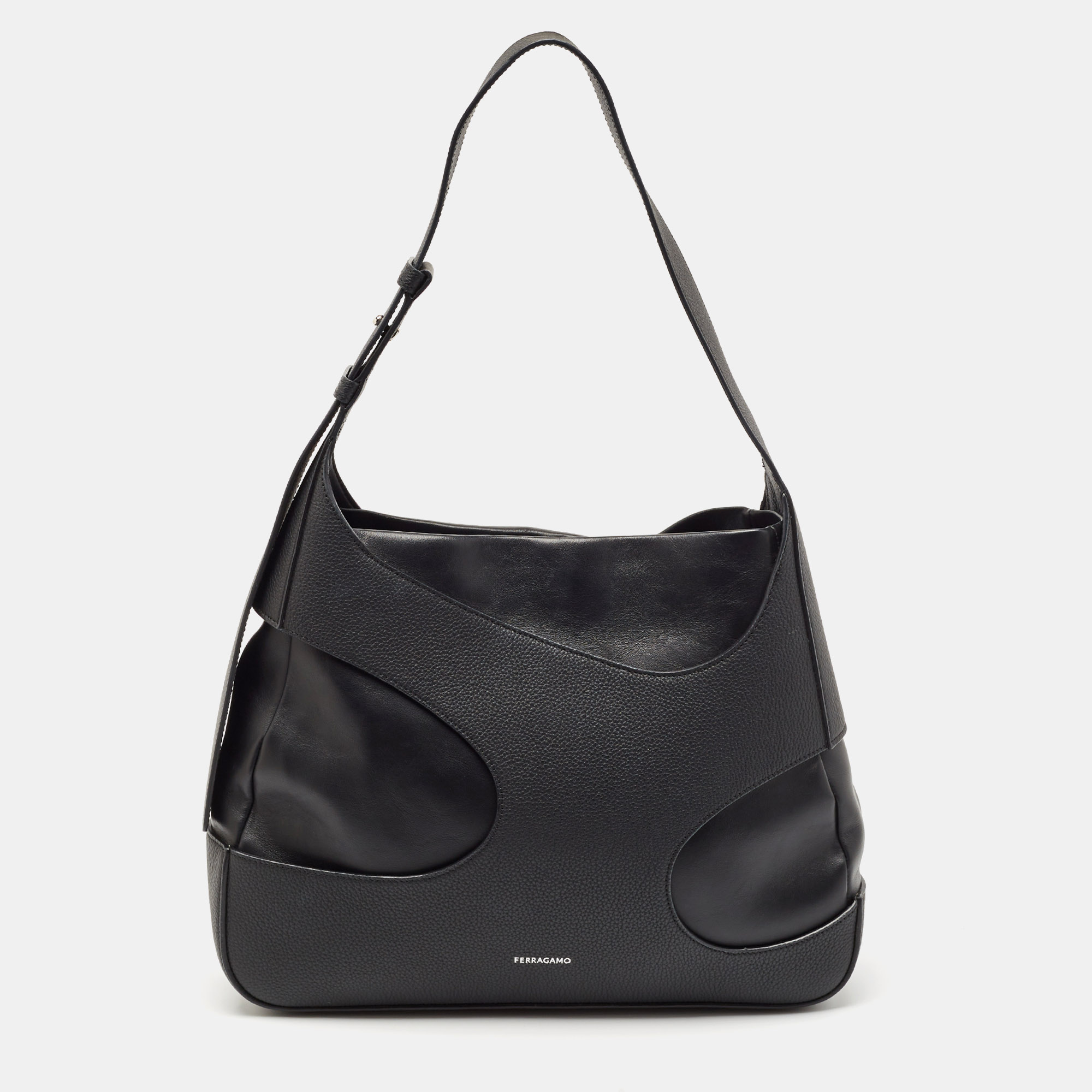 

Salvatore Ferragamo Black Leather Cut Out Detail Shoulder Bag