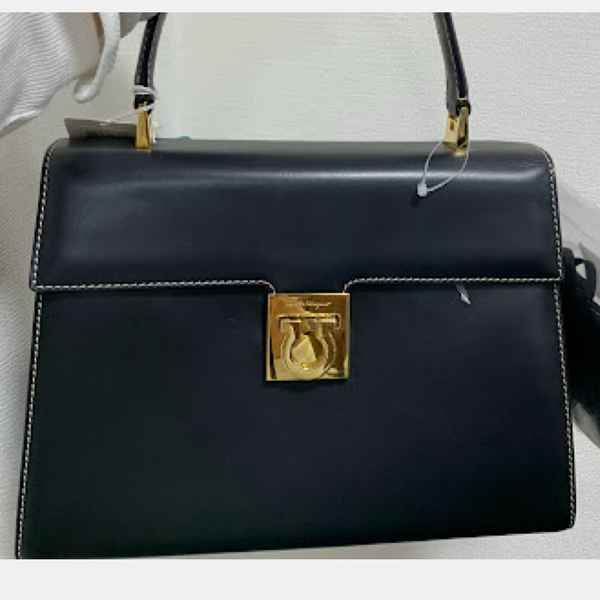 

Salvatore Ferragamo Black Gancini Leather Handle Bag