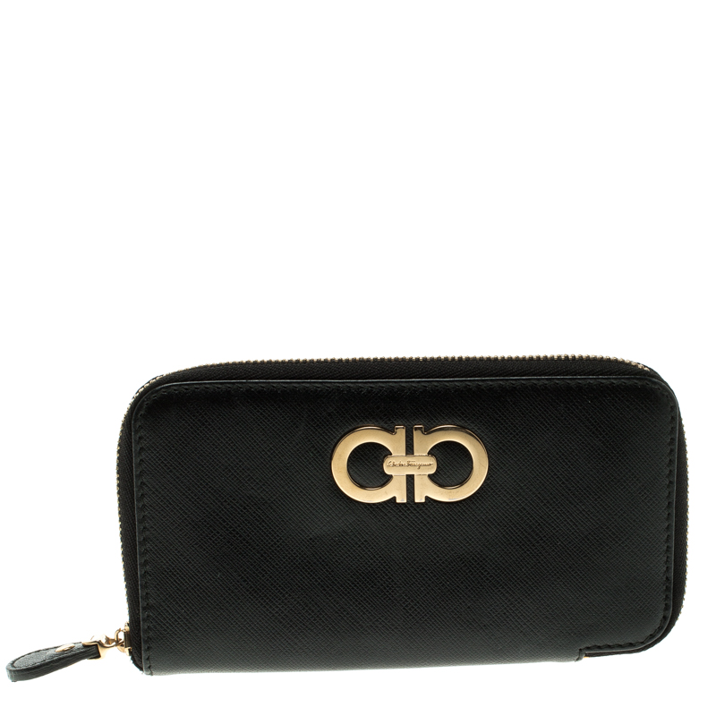 مملوكة مسبقًا Salvatore Ferragamo Black Leather Double Gancio Zip Around Wallet 