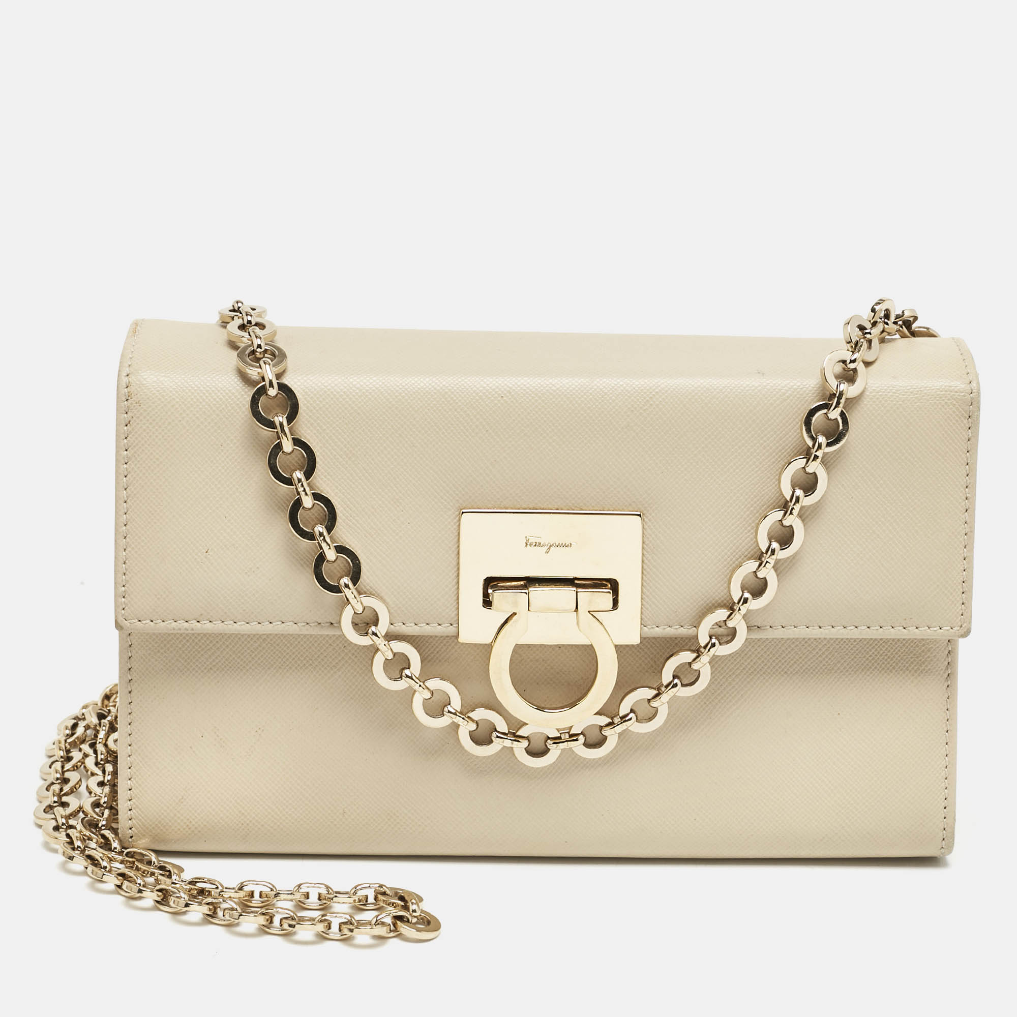 

Salvatore Ferragamo Beige Leather Gancini Chain Clutch