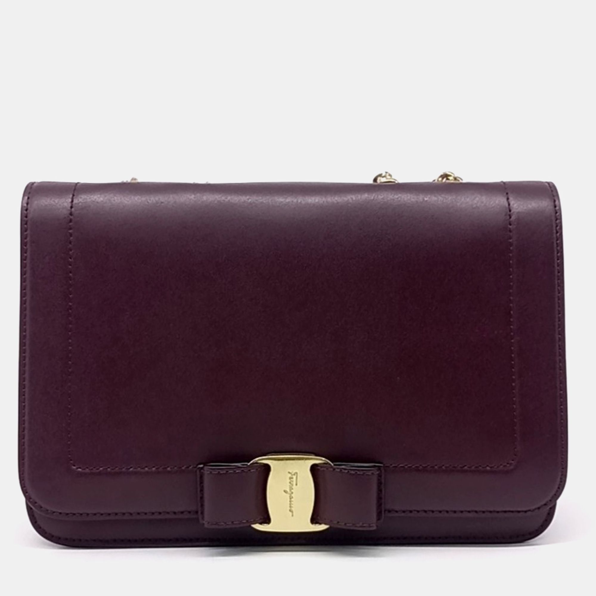 

Salvatore Ferragamo Burgundy Leather Vara shoulder bag