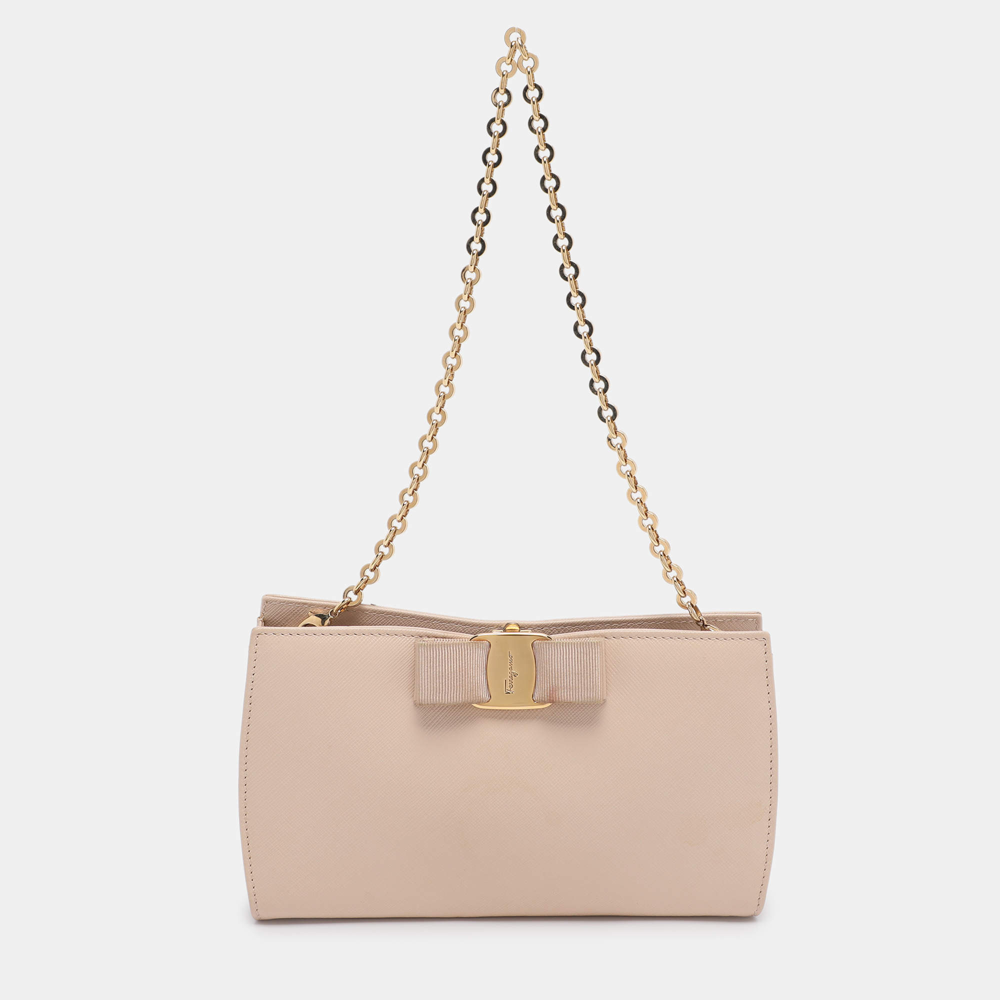 

Salvatore Ferragamo Beige Leather Vera Piuma Chain Clutch