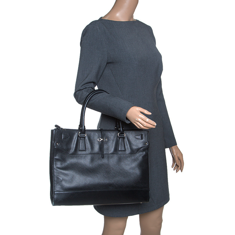 

Salvatore Ferragamo Black Leather Large Briana Tote